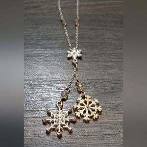 Retro Avon Snowflakes Lavalier Necklace, 16" silver plated.